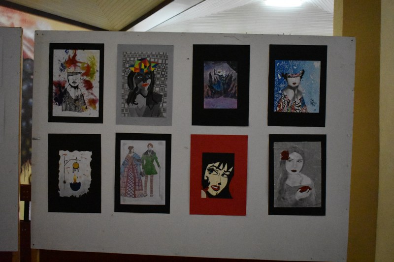 Изложбе уметничких фотографија и ликовних радова